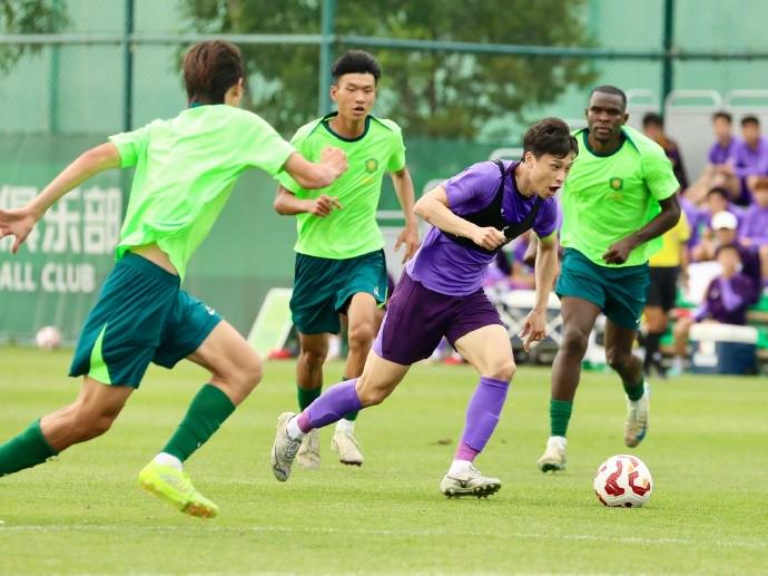 6t体育-钢铁雄师CBA足球俱乐部赛场风云记录 激情与荣耀交织的热血瞬间